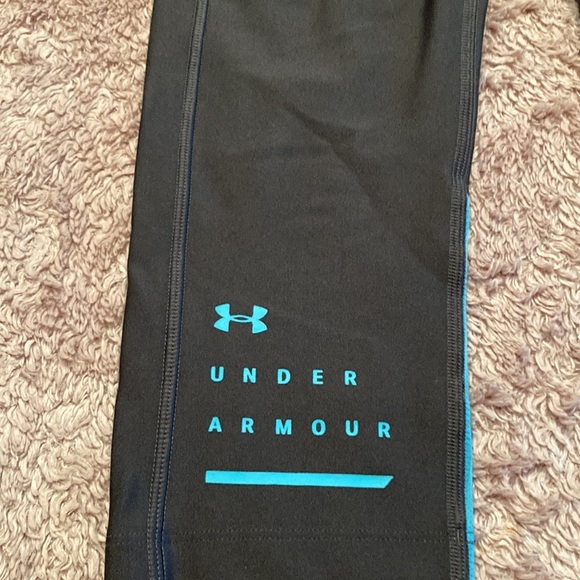 UNDER ARMOUR Womens Capri Leggings - size Medium - Picture 3 of 13